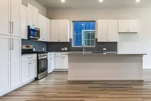 407 Legacy Point, Sealy, TX 77474 - Photo 5
