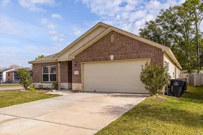627 E Fairway Lake Drive, Alvin, TX 77511 - Photo 3
