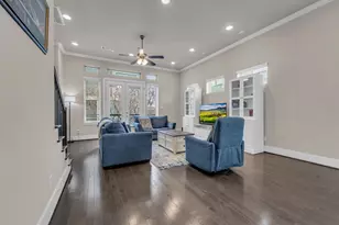 5849 E Post Oak Ln, Houston, TX 77055 - Photo 9