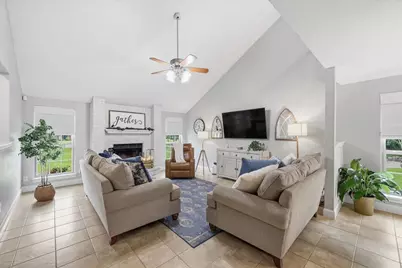 330 W Pineshadows Drive, Sour Lake, TX 77659 - Photo 5