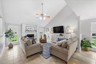 330 W Pineshadows Dr, Sour Lake, TX 77659 - Photo 5