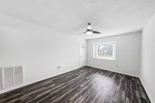 802 E Stadium Ct, Friendswood, TX 77546 - Photo 3