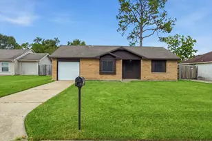 802 E Stadium Ct, Friendswood, TX 77546 - Photo 25