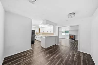 802 E Stadium Court, Friendswood, TX 77546 - Photo 11