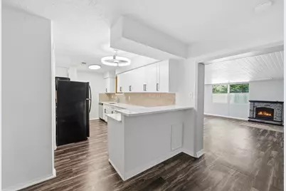 802 E Stadium Court, Friendswood, TX 77546 - Photo 9