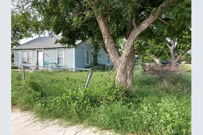221 S Central Avenue, Petrolia, TX 76377 - Photo 1