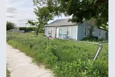 221 S Central Avenue, Petrolia, TX 76377 - Photo 3