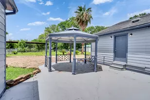 2000 Bob Smith Rd, Baytown, TX 77521 - Photo 19