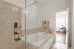 2710 Hullsmith Dr, Houston, TX 77063 - Photo 19