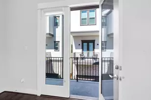 1114 W 15th 1/2 St, Houston, TX 77008 - Photo 19