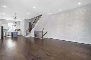 1114 W 15th 1/2 St, Houston, TX 77008 - Photo 21