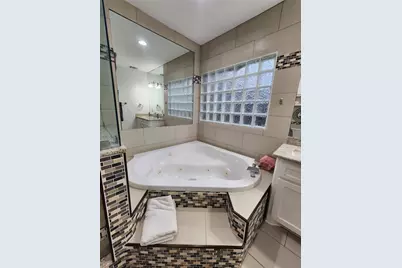 606 Vincent Street, Houston, TX 77009 - Photo 9