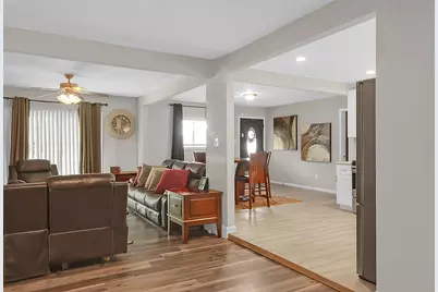 110 S 9th Street, Highlands, TX 77562 - Photo 7