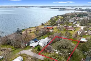 110 S 9th St, Highlands, TX 77562 - Photo 21