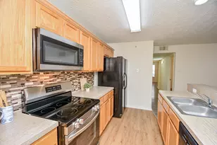 8051 Bay Branch Dr, The Woodlands, TX 77382 - Photo 5