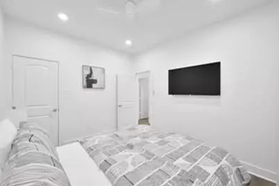 211 S 5th Street #B, Conroe, TX 77301 - Photo 11