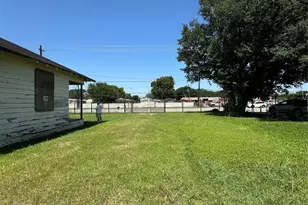 10809 Telephone Rd, Houston, TX 77075 - Photo 11