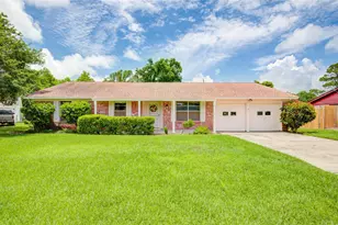 119 Poppy St, Lake Jackson, TX 77566 - Photo 1