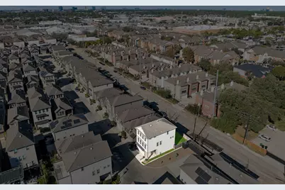 8604 Hollyoaks Creek Lane, Houston, TX 77063 - Photo 31