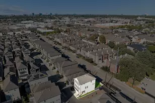 8604 Hollyoaks Creek Ln, Houston, TX 77063 - Photo 31