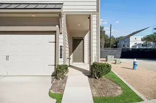 8604 Hollyoaks Creek Ln, Houston, TX 77063 - Photo 9