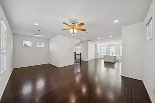 8604 Hollyoaks Creek Ln, Houston, TX 77063 - Photo 17