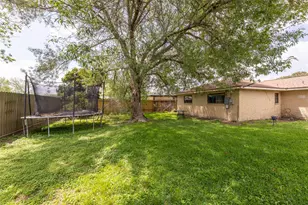 12127 Glen Hollow Dr, Houston, TX 77048 - Photo 7