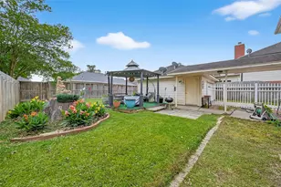 211 Aberdeen St, Stafford, TX 77477 - Photo 35