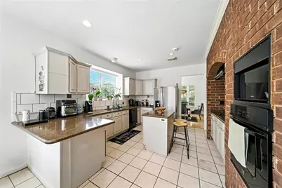 211 Aberdeen Street, Stafford, TX 77477 - Photo 3