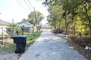 3223 Retta St, Houston, TX 77026 - Photo 7