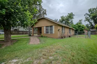 603 N Resident St, Wharton, TX 77488 - Photo 3