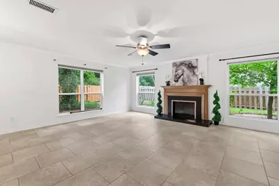 11 Thorn Berry Place, The Woodlands, TX 77381 - Photo 5