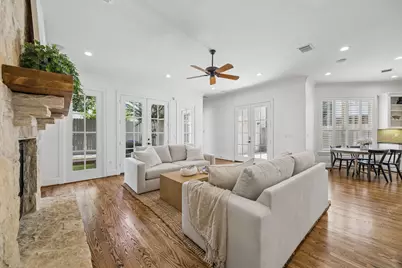 3823 Coleridge Street, West University Place, TX 77005 - Photo 11