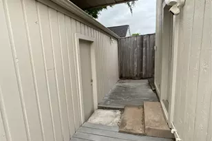 1912 Trixie Ln, Houston, TX 77042 - Photo 21