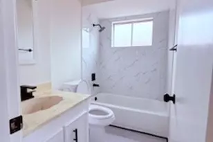 12123 Plumpoint Dr, Houston, TX 77099 - Photo 17