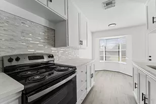 12123 Plumpoint Dr, Houston, TX 77099 - Photo 9