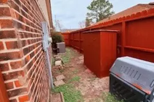 12123 Plumpoint Dr, Houston, TX 77099 - Photo 9