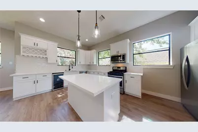 806 E 39th Street #A, Houston, TX 77022 - Photo 5