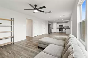 105 Avalon Dr, Huntsville, TX 77320 - Photo 9