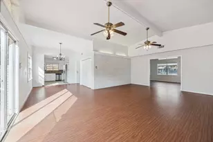 3310 Longfield Cir, Houston, TX 77063 - Photo 9