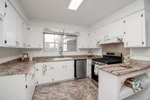 731 Dunwick Ln, Pasadena, TX 77502 - Photo 3