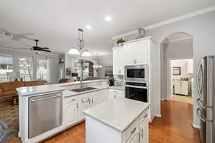 326 Creekwood W, Montgomery, TX 77356 - Photo 11