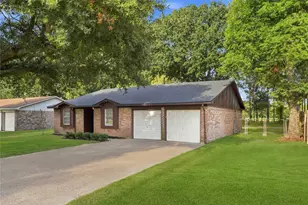 426 Corley Dr, Highlands, TX 77562 - Photo 3