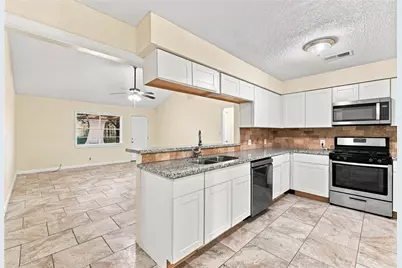 426 Corley Drive, Highlands, TX 77562 - Photo 9