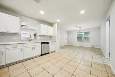 5239 Sugar Bush Drive, Houston, TX 77048 - Photo 13