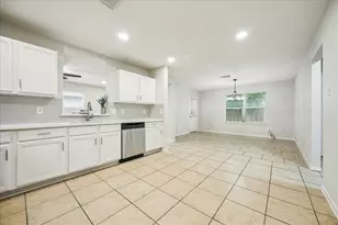 5239 Sugar Bush Dr, Houston, TX 77048 - Photo 13
