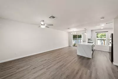 7 Hasting Oak Court, The Woodlands, TX 77381 - Photo 9