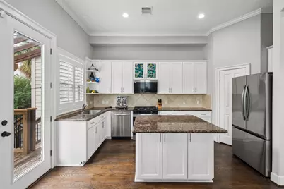 1317 Bomar Street, Houston, TX 77006 - Photo 15