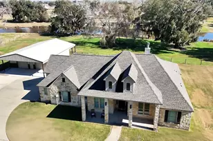 726 Stallion Cir, Angleton, TX 77515 - Photo 3