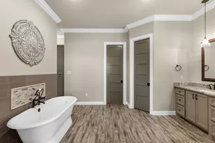 726 Stallion Cir, Angleton, TX 77515 - Photo 27